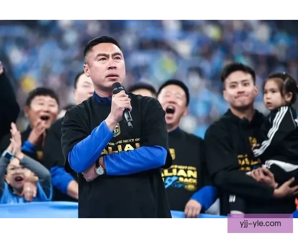 周缘德晒合照回忆三人助力大连英博冲超